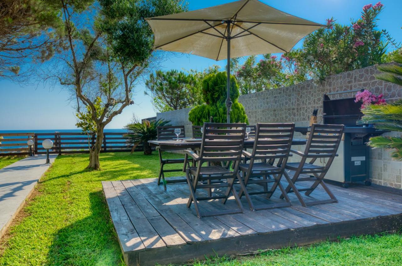 Villa Angela Ágios Matthaíos Exteriér fotografie