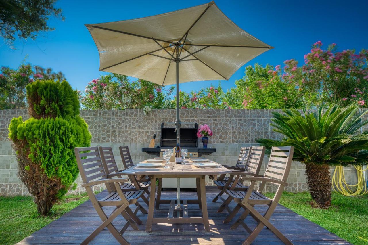 Villa Angela Ágios Matthaíos Exteriér fotografie